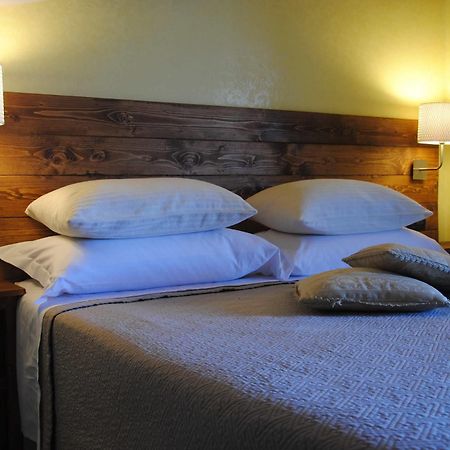 Flower Inn Чампино Екстериор снимка