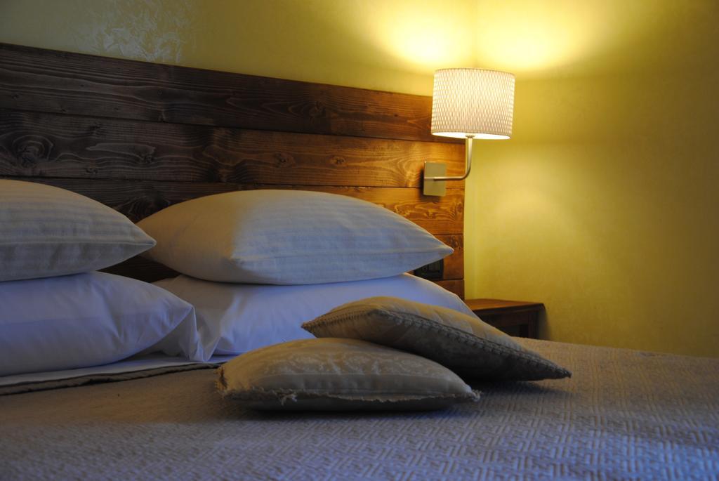 Flower Inn Чампино Екстериор снимка